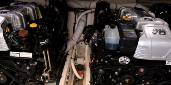 Cruisers Yachts 390 Express Coupe fluid fills