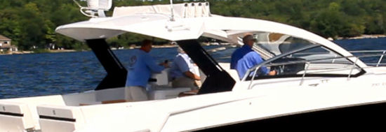 Cruisers Yachts 390 Express Coupe helm deck