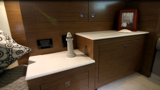 Cruisers Yachts 390 Express Coupe night stand