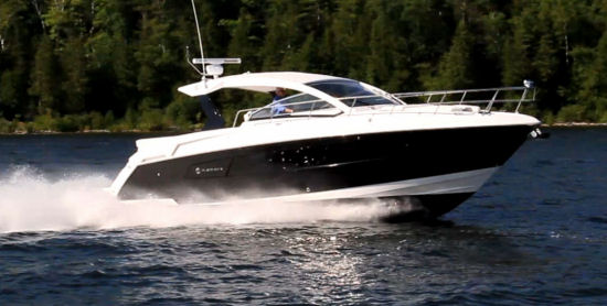 Cruisers Yachts 390 Express Coupe running shot