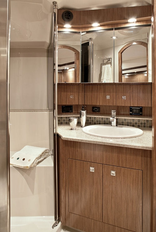 Cruisers Yachts 540 Sports Coupe