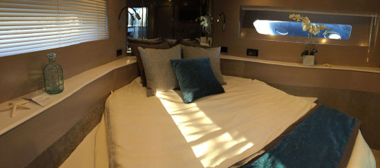 Cruisers Yachts 54 Cantius vip stateroom