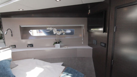 Cruisers Yachts 54 Cantius vip tv