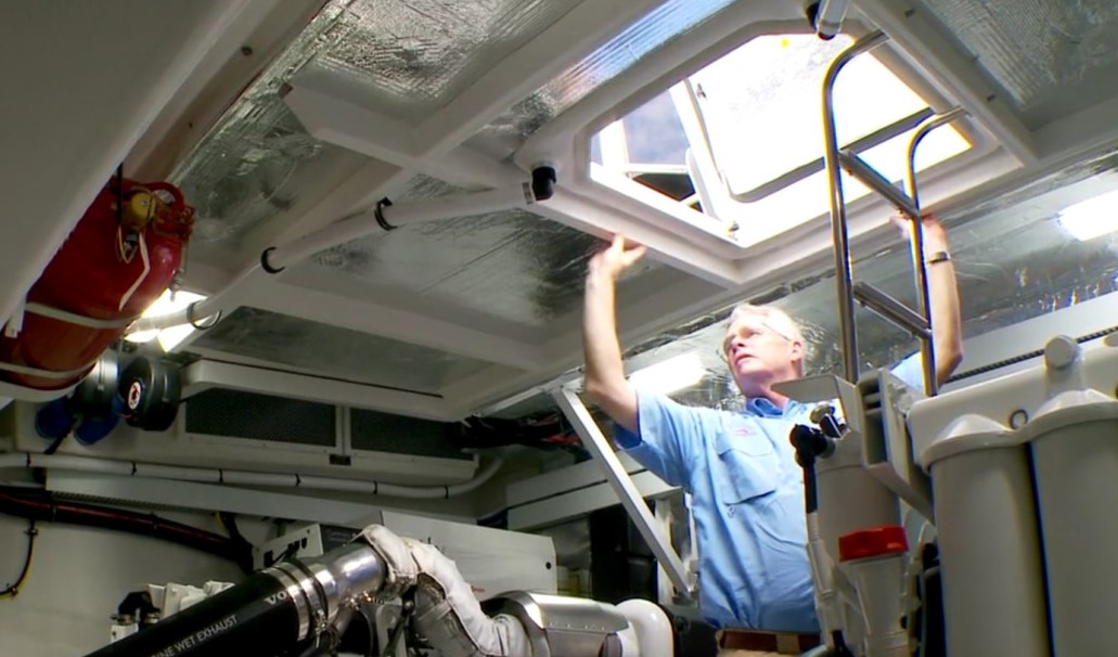 Cruisers Yachts 54 Fly