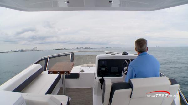 Cruisers Yachts 54 Fly