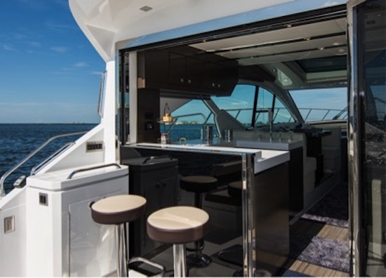 “Cruisers-Yachts-54-Fly“