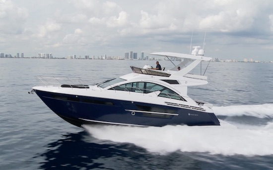 “Cruisers-Yachts-54-Fly“