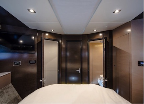 “Cruisers-Yachts-54-Fly“