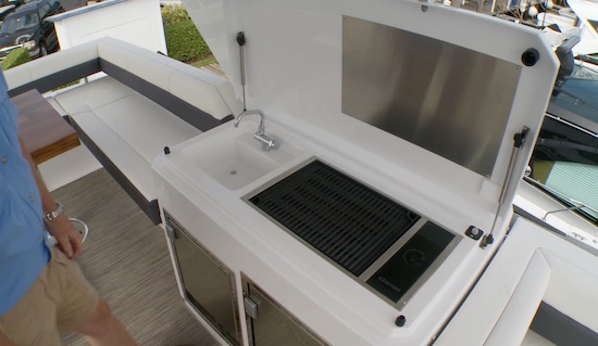 “Cruisers-Yachts-54-Fly“