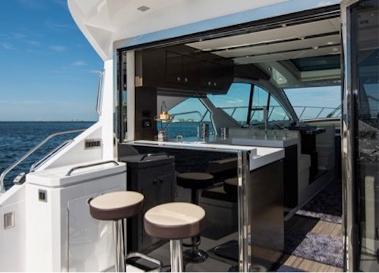 Cruisers Yachts 54 Fly