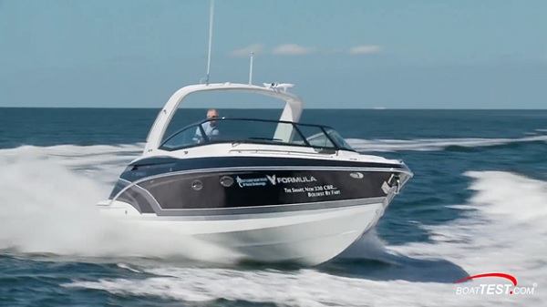 Formula 330 Crossover Bowrider