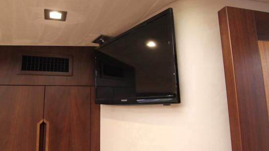 Galeon 420 Fly television