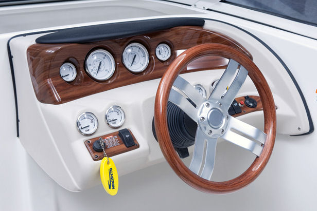 Glastron DX 215 Helm