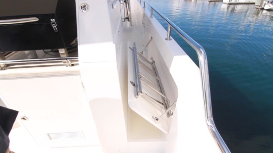 Hampton Yachts Endurance 720 Skylounge LRC ladder storage