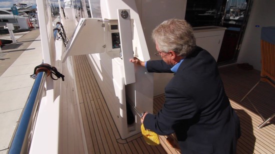 Hampton Yachts Endurance 720 Skylounge LRC storage