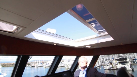 Hampton Yachts Endurance 720 Skylounge LRC sunroof