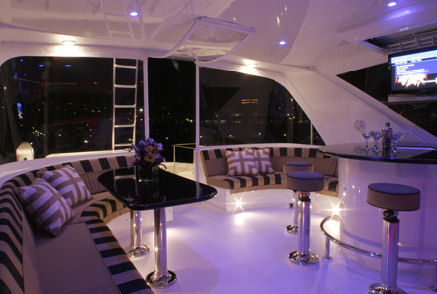 Hatteras 72 Motor Yacht