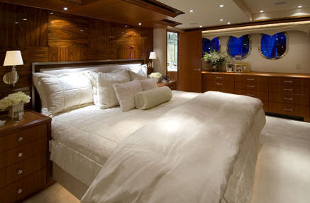 Hatteras 72 Motor Yacht