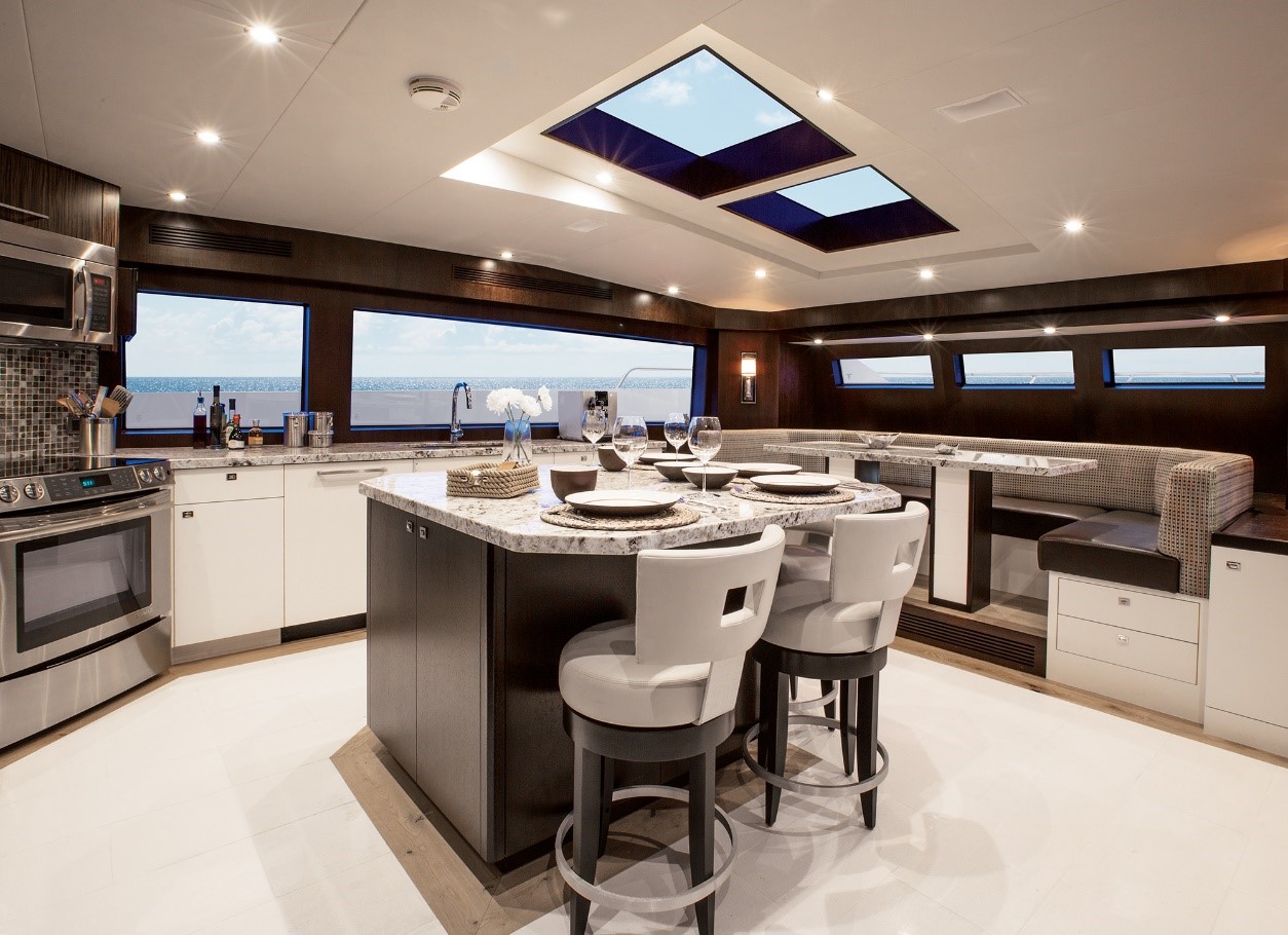 Hatteras 100 Raised Pilothouse