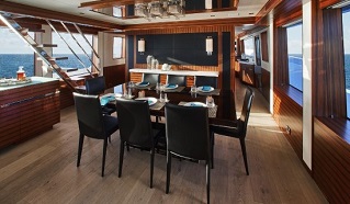 Hatteras 90 Motor Yacht Interior