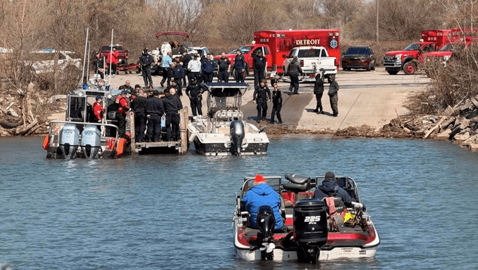 Several rescue crews in boats