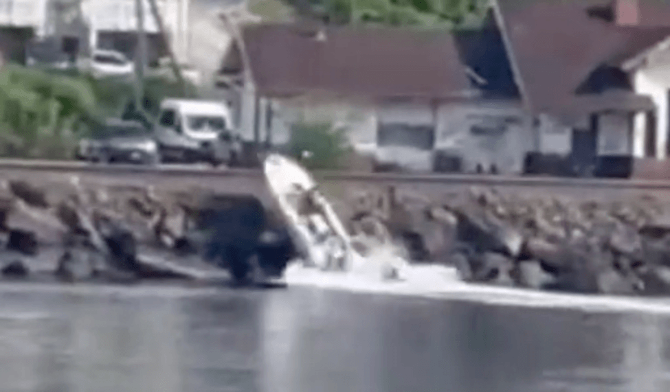 Boat crashing into rocks