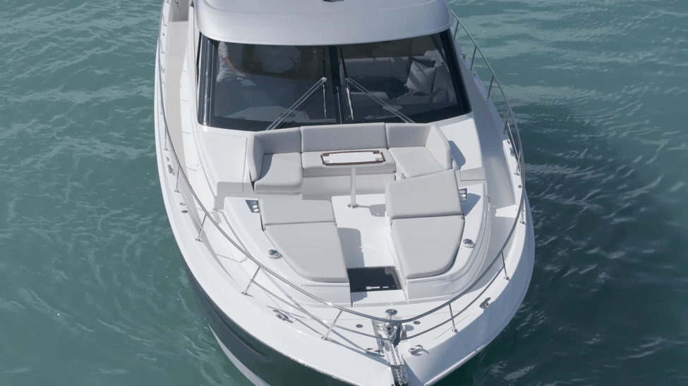 Riviera 5600 Bow