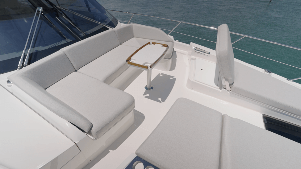 riviera 5600 bow
