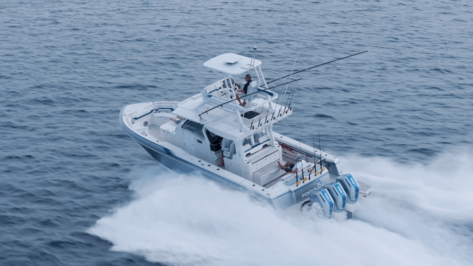 Formula 387 CCF running on water