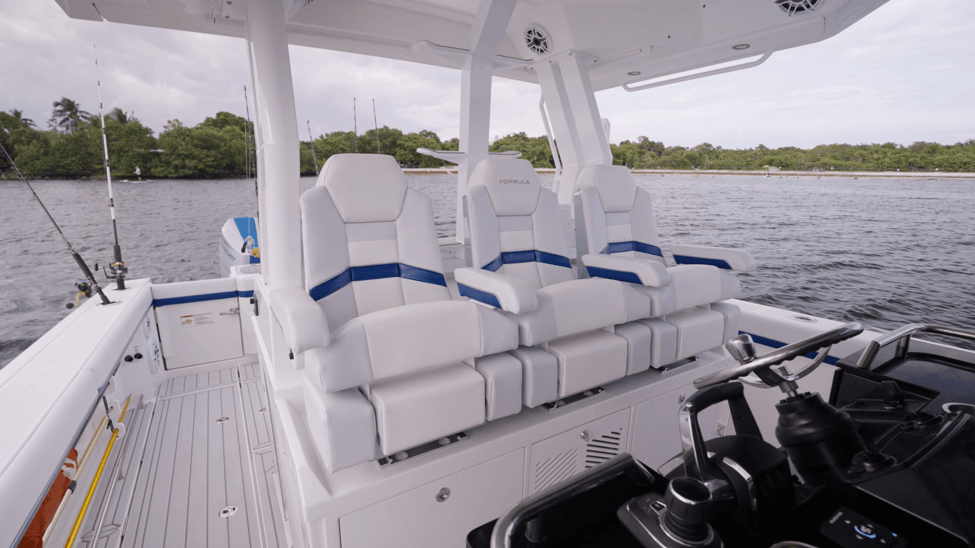 bolstered seats on the Formula 387 CCF