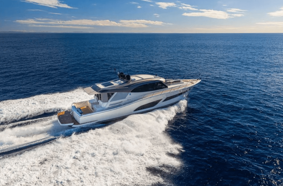 Riviera 645 SUV II Series Running on the water