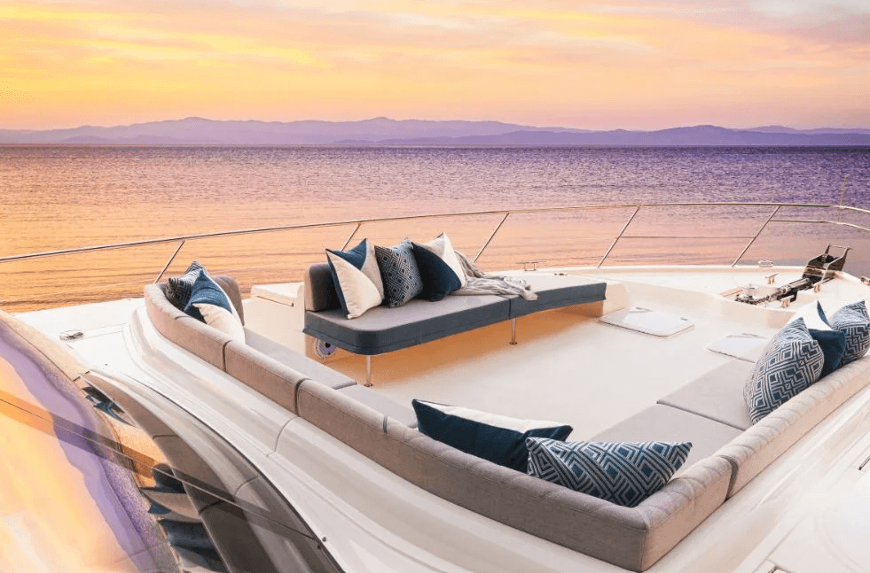 Deck of the Riveria 645 SUV Series II