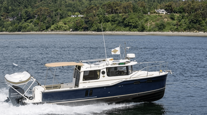ranger tugs boat running on water