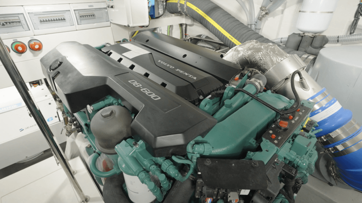 The port Volvo Penta D8-600. Notice the manual engine controls at the front