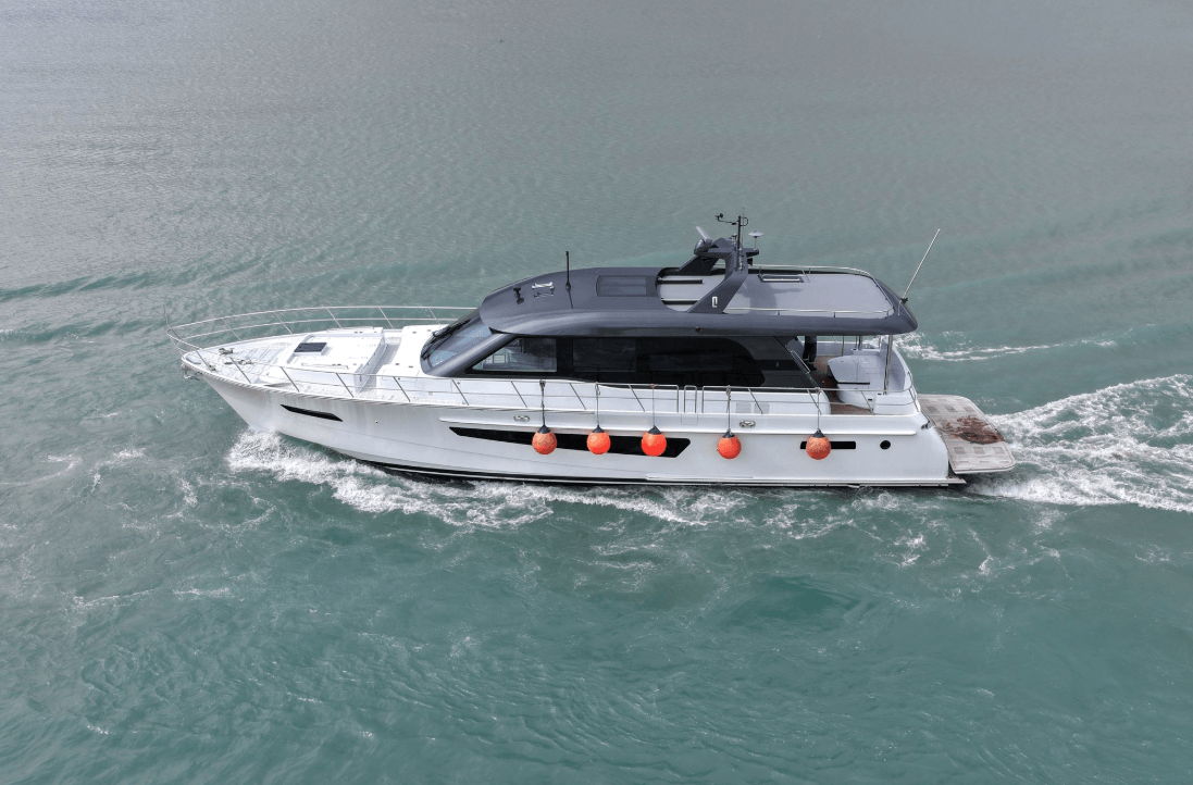 CL Yacht CLB65 SUV running on water