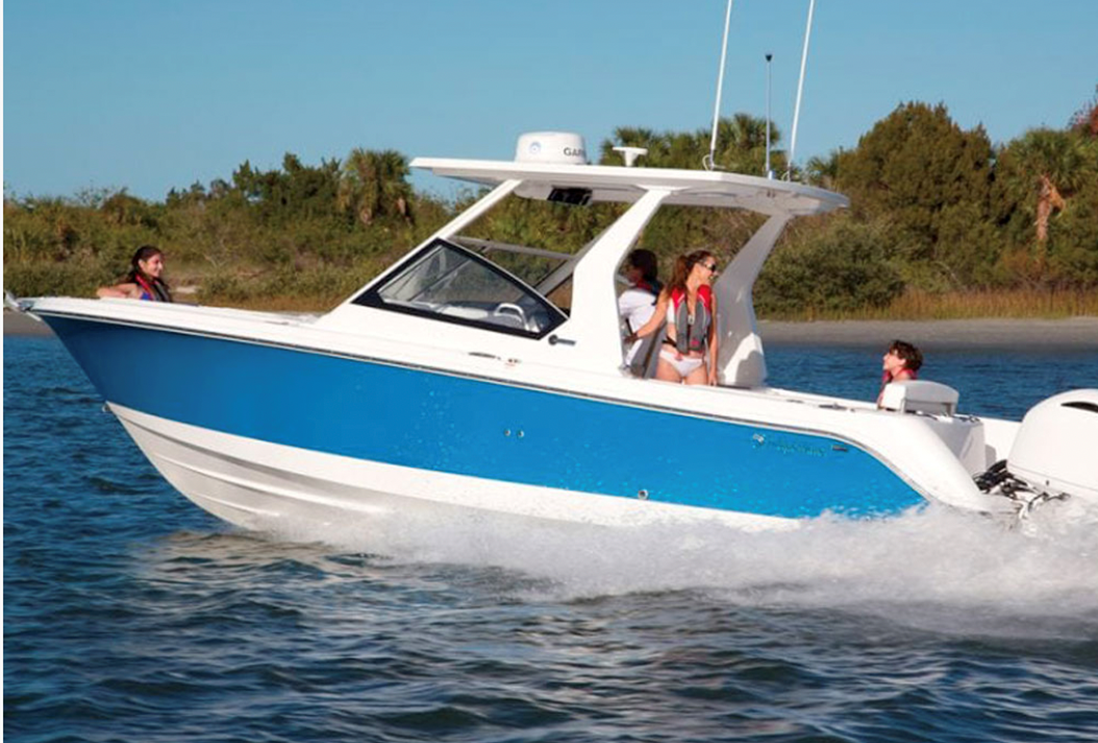 Edgewater 262 CX on the water