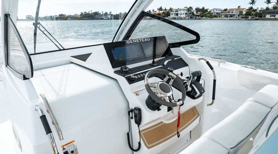 Beneteau Flyer 30 Helm