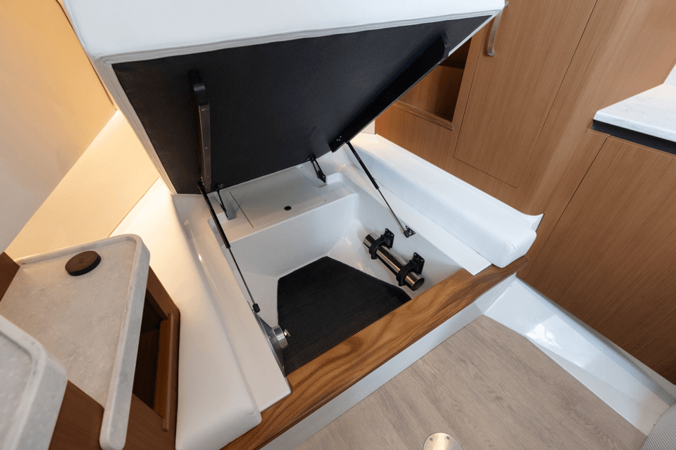 Regal 34 SAV storage space