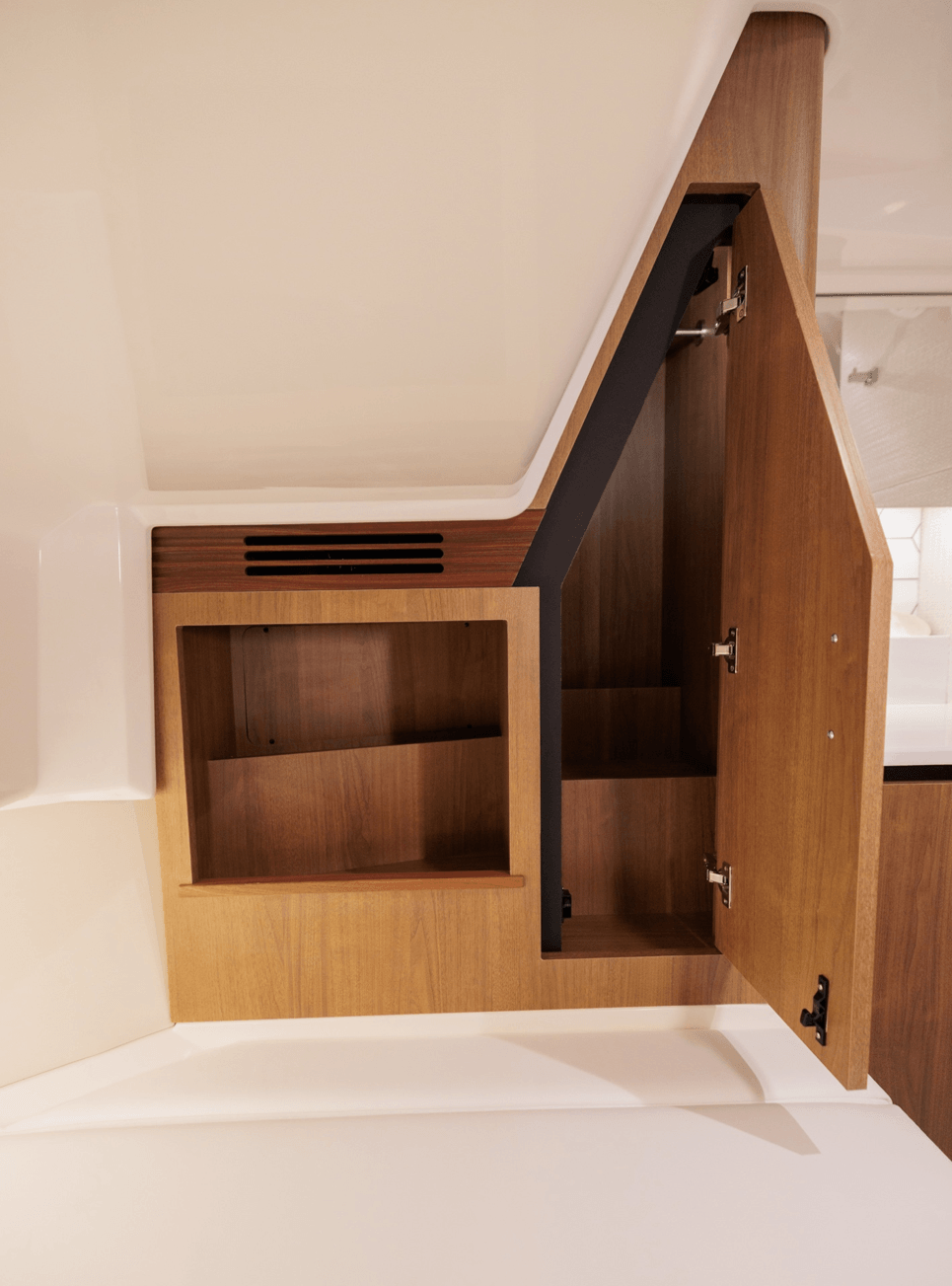 Regal 34 SAV cubby