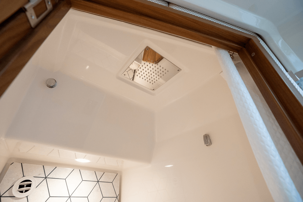 Regal 34 SAV shower