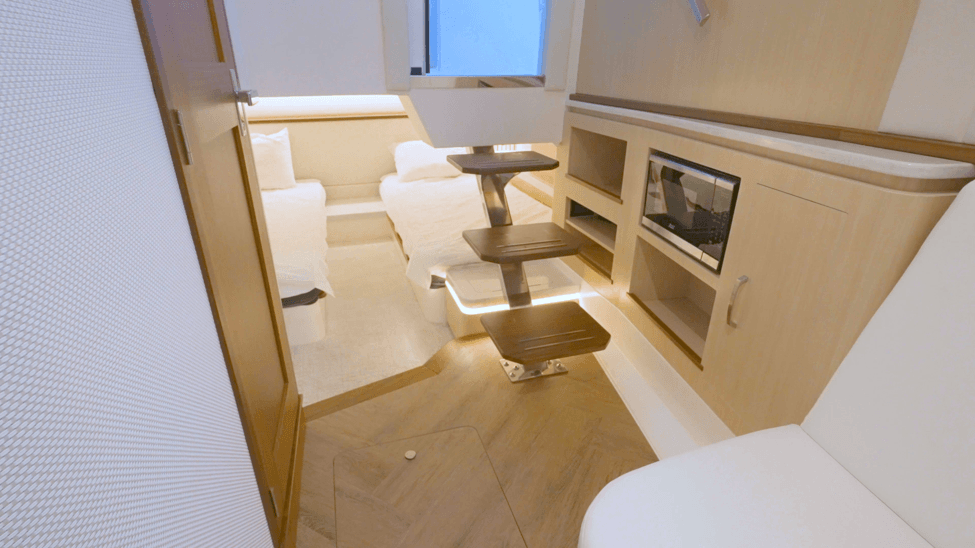 43 SAV living accommodations entrance 