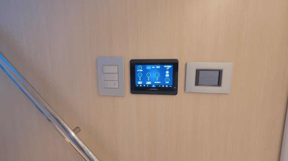43 SAV panel controls