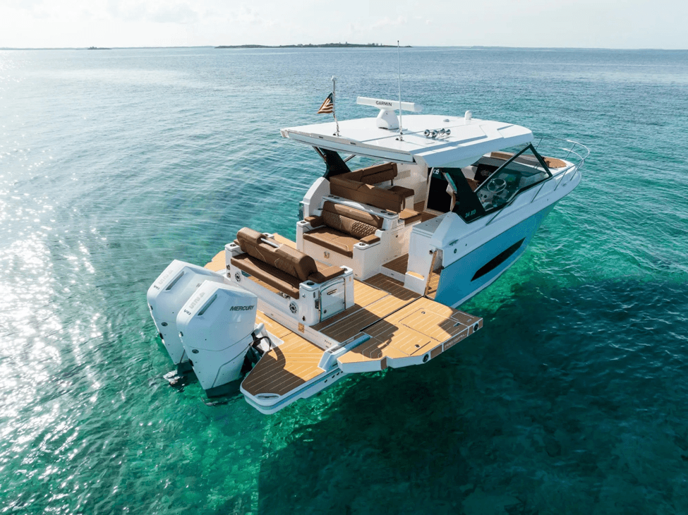 Regal XO aft cockpit