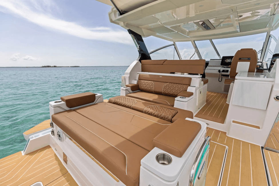 Regal XO aft cockpit seating