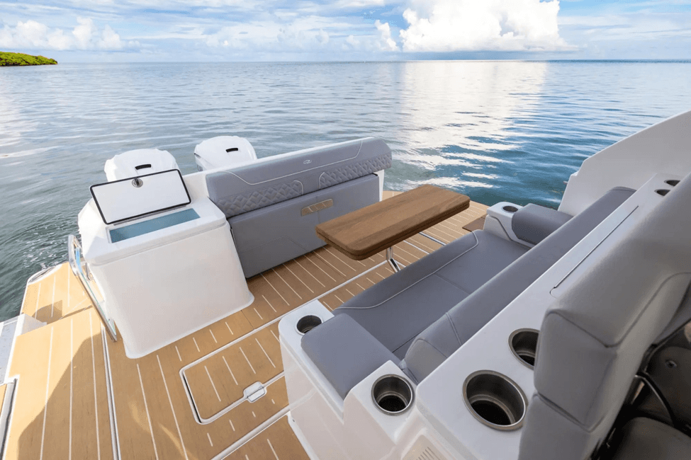 Regal XO aft cockpit seating