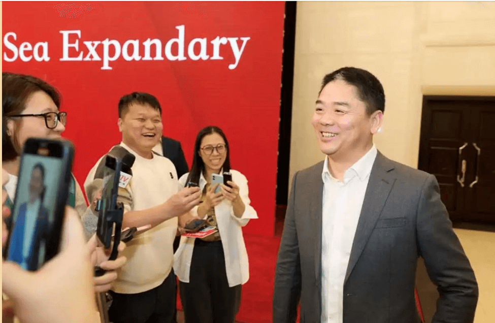 Richard Liu at his press conference this week announcing his plans to build a complete boating ecosystem in southern China. 