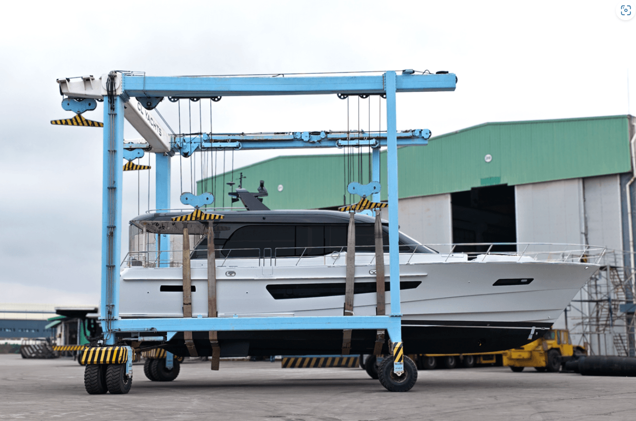 side view of CL Yacht CLB65