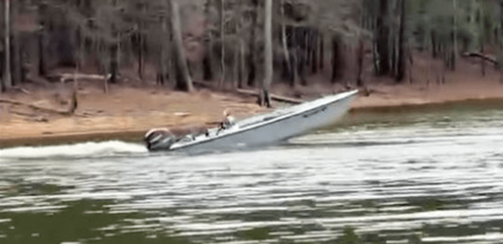 A boat with no driver in a lake
