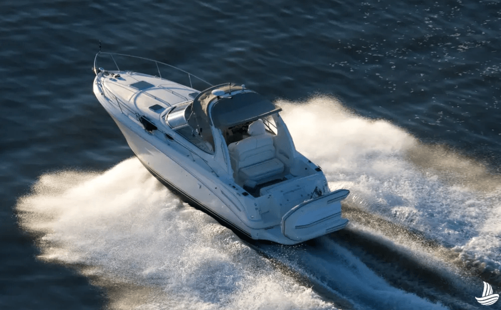 running boat on water