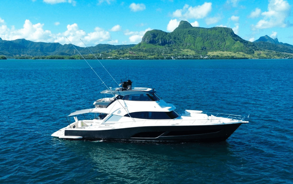 boat running on water